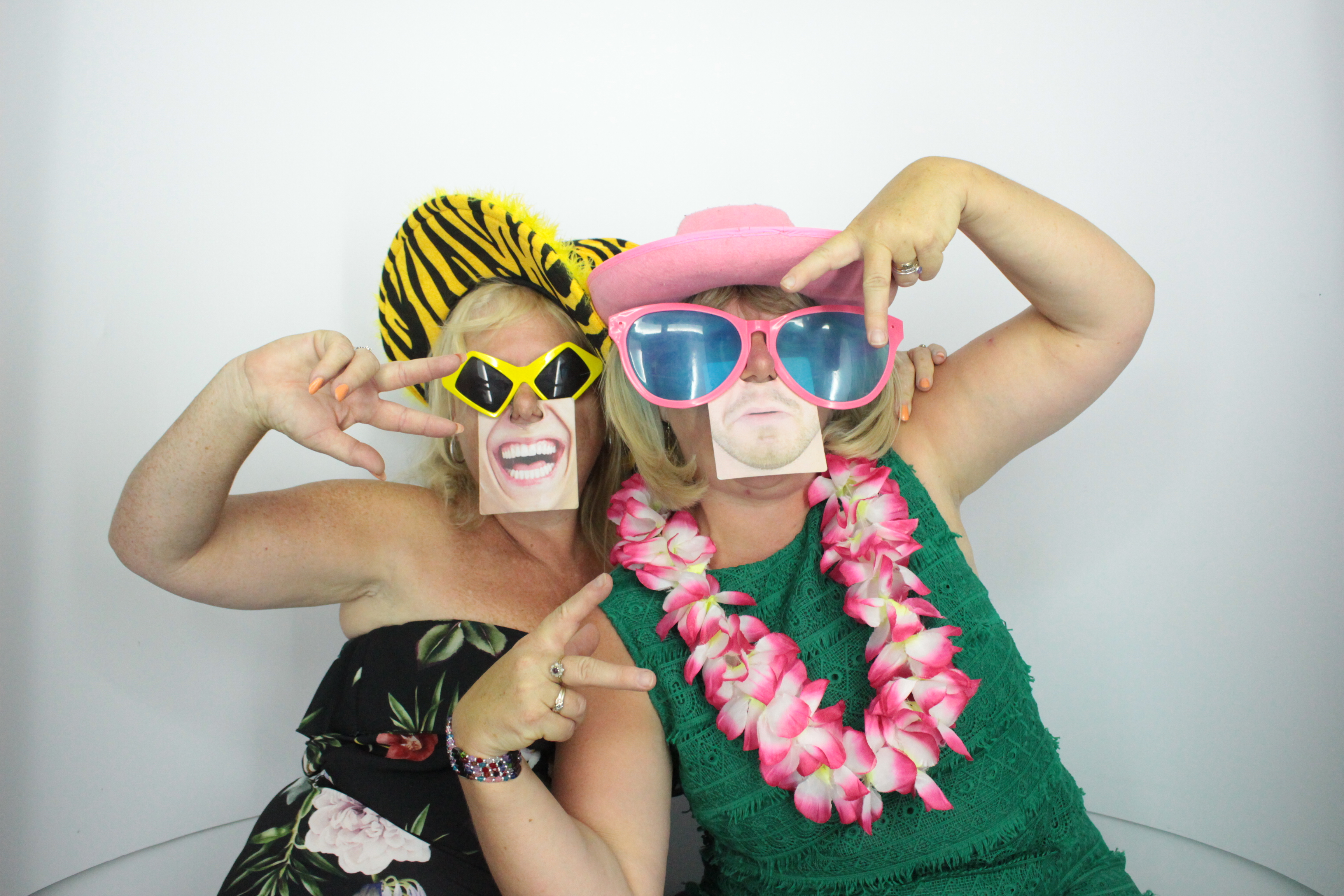Martin & Colleen’s Joint 50th | View more photos from the event at gallery.myphotoboothexperience.co.uk/u/MyPhotoBoothExperienceLtd/Martin-Colleen’s-Joint-50th